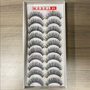 Model 21 no.31 lashes